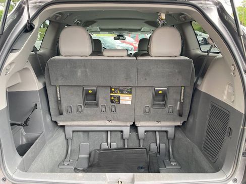 Used 2020 Toyota Sienna XLE FWD image 25