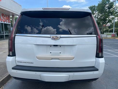 Used 2019 Cadillac Escalade Premium Luxury AWD/4WD image 5