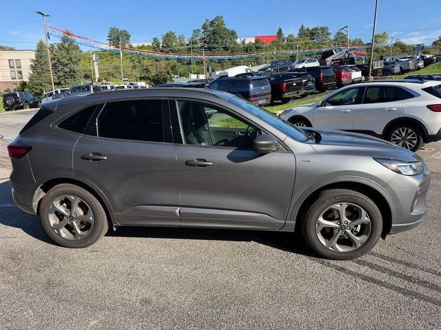 Used 2024 Ford Escape ST-Line w/ Tech Pack #1 AWD/4WD image 9