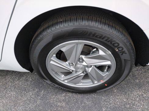 New 2026 Hyundai Elantra SE FWD image 13