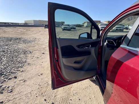 Used 2016 Buick Encore Convenience FWD image 12