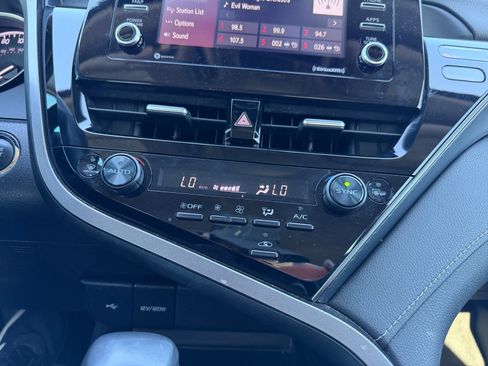 Used 2023 Toyota Camry SE image 20