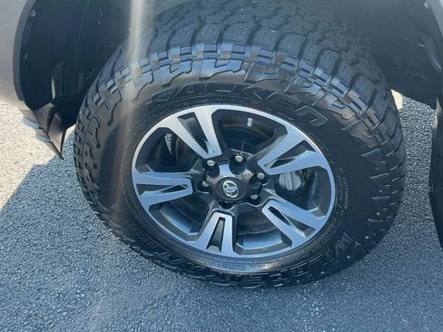 Used 2018 Toyota Tacoma TRD Sport image 13