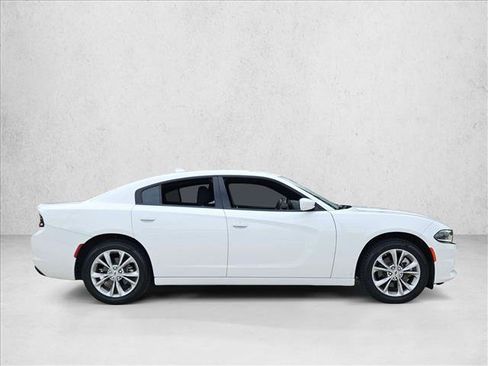 Used 2022 Dodge Charger SXT image 4