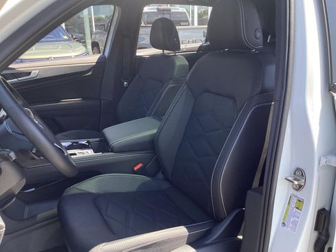 Certified 2026 Volkswagen Atlas Cross Sport SE w/ Panoramic Sunroof Package FWD image 30