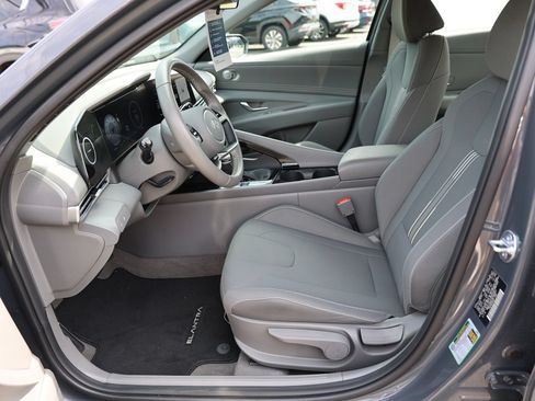 Certified 2025 Hyundai Elantra SEL FWD image 14