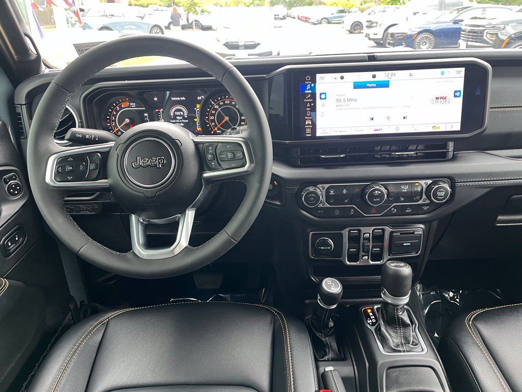 Used 2026 Jeep Wrangler Unlimited Sahara AWD/4WD image 17