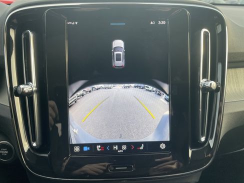 Used 2025 Volvo XC40 B5 Core image 44