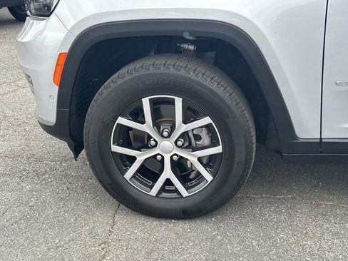 Used 2024 Jeep Grand Cherokee L Limited w/ Luxury Tech Group II image 13