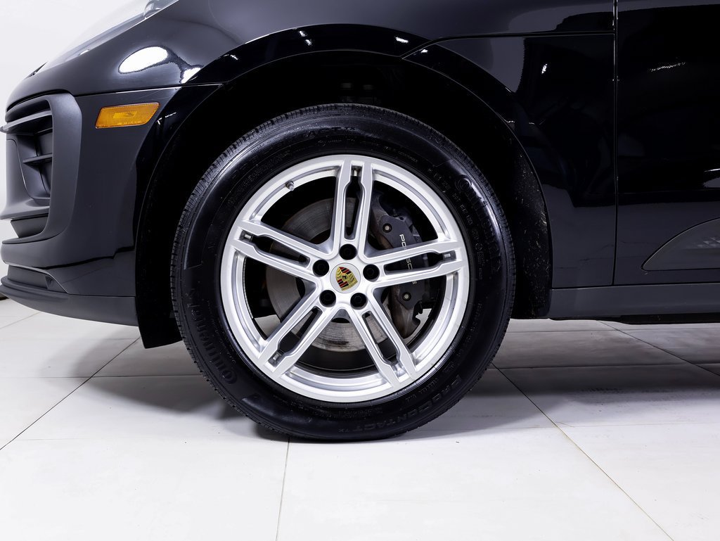 Used 2025 Porsche Macan AWD/4WD image 23