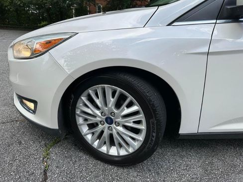 Used 2017 Ford Focus Titanium FWD image 3
