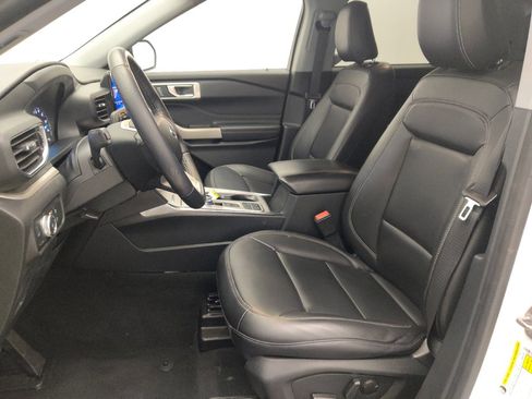 Used 2022 Ford Explorer XLT w/ Equipment Group 202A RWD image 17