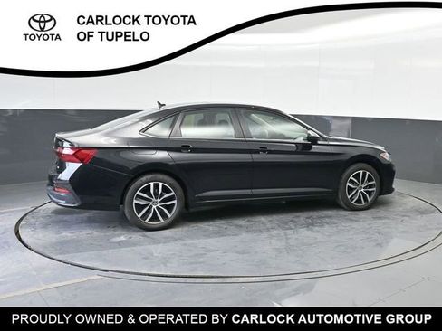 Used 2025 Volkswagen Jetta SE w/ Sunroof Package image 4