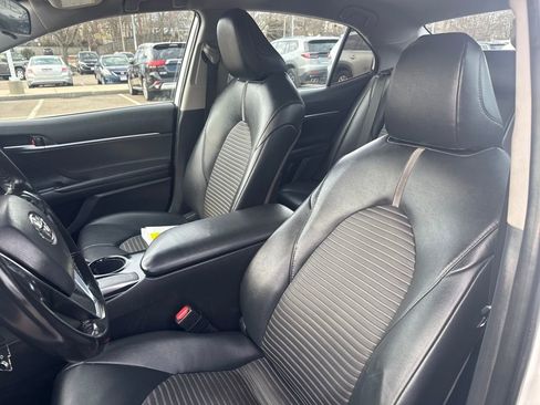 Used 2019 Toyota Camry SE image 14