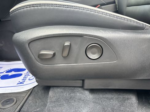 Used 2025 GMC Acadia Denali w/ LPO, All-Weather Package image 15