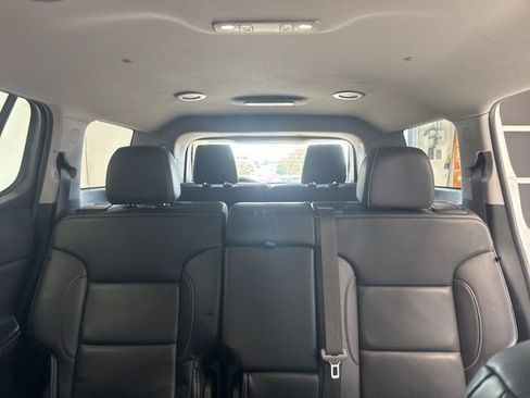 Used 2023 GMC Acadia SLT image 18