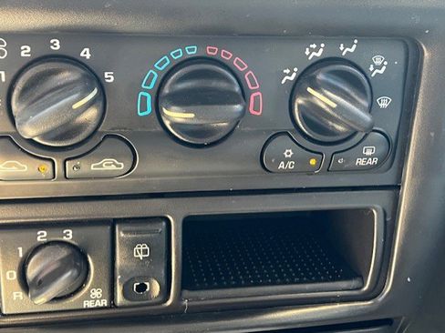 Used 2005 Chevrolet Venture LS w/ Easy Order Package image 16