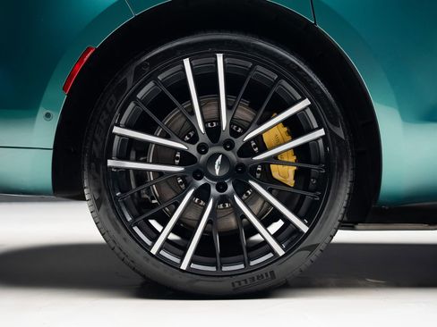 Used 2023 Aston Martin DBX AWD/4WD image 36