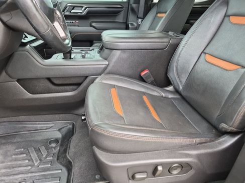 Used 2023 GMC Sierra 1500 AT4 w/ Technology Package AWD/4WD image 16