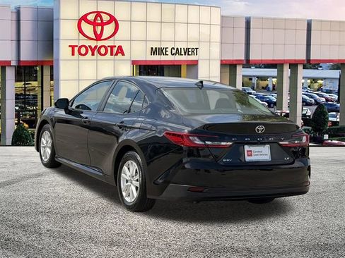 Certified 2025 Toyota Camry LE FWD image 5