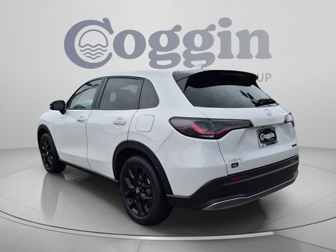 Certified 2025 Honda HR-V Sport image 3