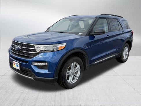 Used 2020 Ford Explorer XLT w/ Equipment Group 202A image 3