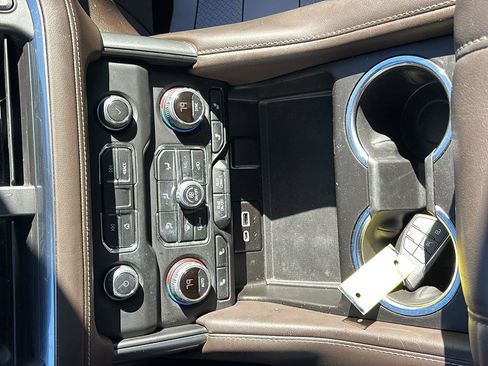 Used 2022 Chevrolet Tahoe Z71 w/ Luxury Package image 36