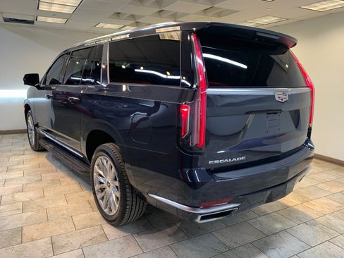 Used 2023 Cadillac Escalade ESV Premium Luxury AWD/4WD image 5