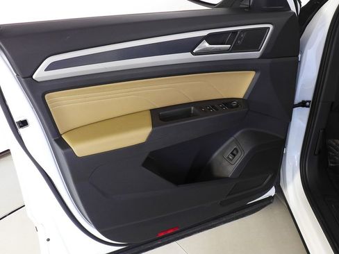 Used 2023 Volkswagen Atlas Cross Sport SEL R-Line image 11