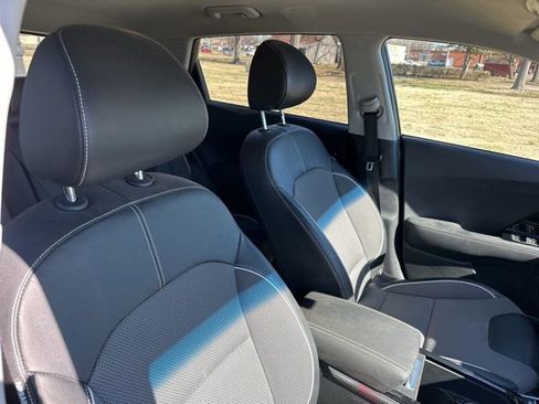 Used 2019 Kia Niro EX w/ Cold Weather Package 2.0 image 26