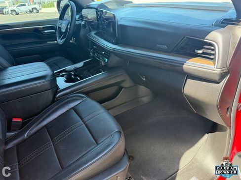 Certified 2025 Chevrolet Tahoe High Country AWD/4WD image 9