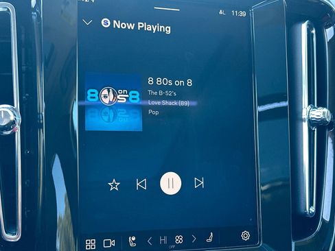 Used 2025 Volvo XC40 B5 Ultra w/ Climate Package image 22