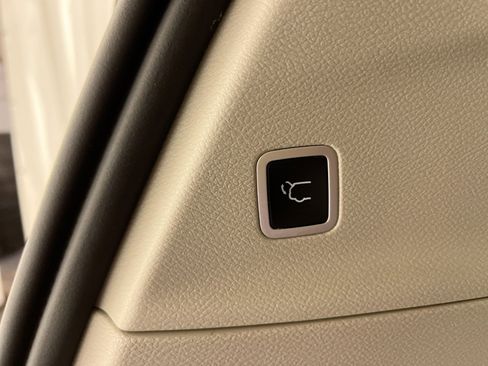 Used 2020 Chrysler Pacifica Limited image 29