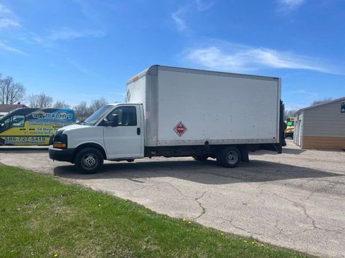 Used 2015 GMC Savana 3500 image 4