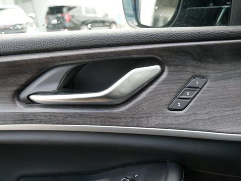 Used 2023 Jeep Grand Cherokee Limited AWD/4WD image 15
