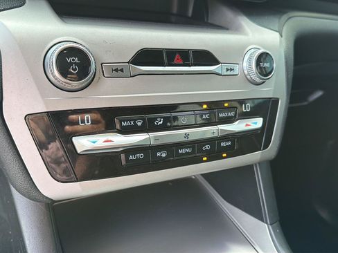 Used 2020 Ford Explorer 2WD image 25