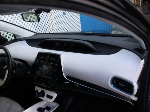 Used 2016 Toyota Prius Three image 12