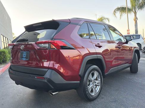 Used 2022 Toyota RAV4 XLE w/ Convenience Package FWD image 4