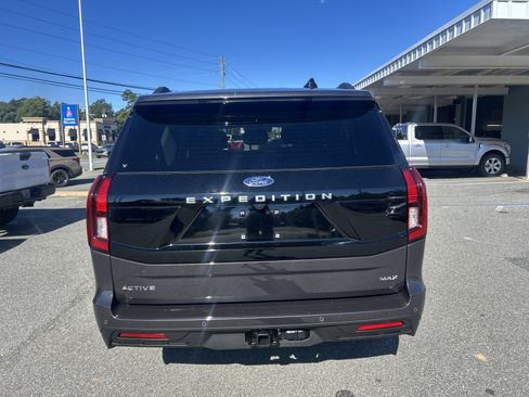 Used 2025 Ford Expedition Max Active RWD image 6