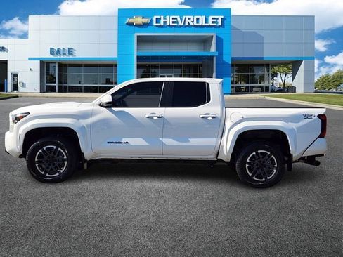 Used 2024 Toyota Tacoma TRD Sport AWD/4WD image 6