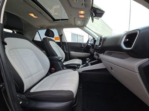 Used 2024 Hyundai Venue SEL FWD image 7