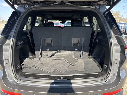 Used 2024 Jeep Grand Cherokee L Limited w/ Luxury Tech Group II image 8