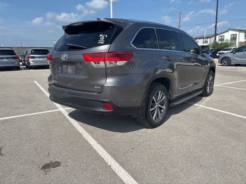 Used 2017 Toyota Highlander XLE FWD image 5