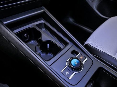 Used 2025 Volkswagen Tiguan SE w/ Panoramic Sunroof Package image 23