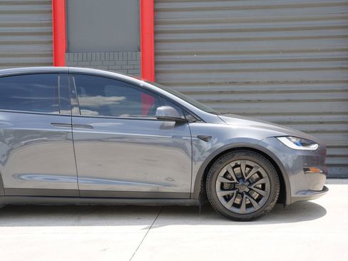 Used 2023 Tesla Model X AWD/4WD image 4