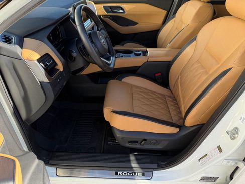 Used 2023 Nissan Rogue Platinum w/ Platinum Premium Package image 4