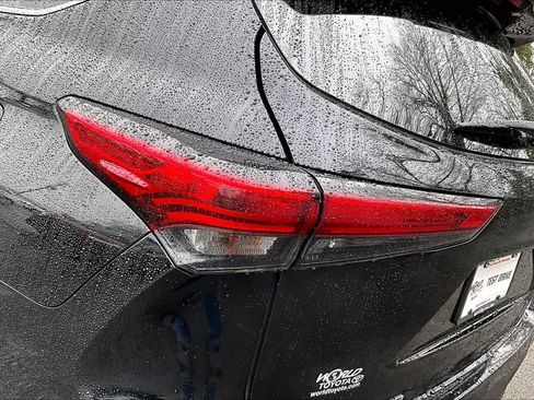 Certified 2023 Toyota Highlander XLE image 29
