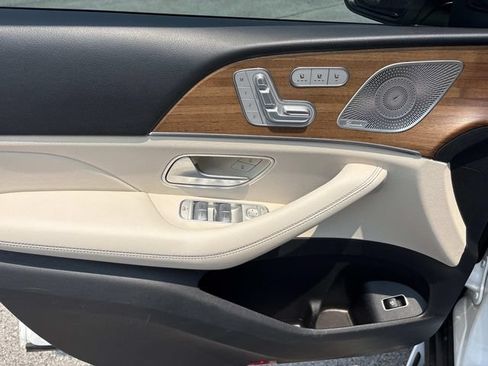 Used 2021 Mercedes-Benz GLS 580 4MATIC image 24