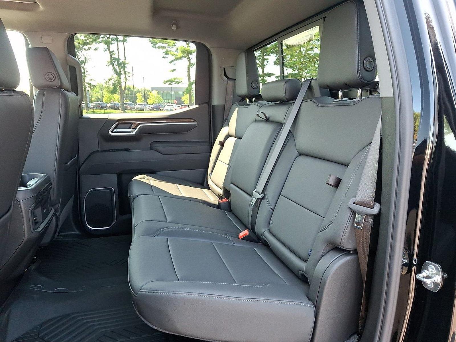 New 2026 Chevrolet Silverado 1500 RST w/ Dark Appearance Package AWD/4WD image 13