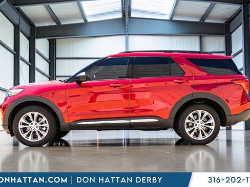 Used 2020 Ford Explorer XLT w/ Equipment Group 202A AWD/4WD image 3